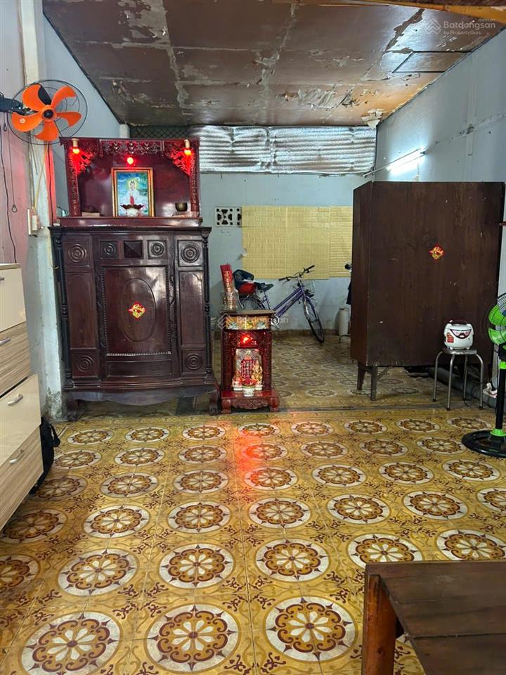 Nhà cấp 4, hẻm xe hơi tận cửa, ngang 4 x 23m, nở hậu, cần bán gấp.