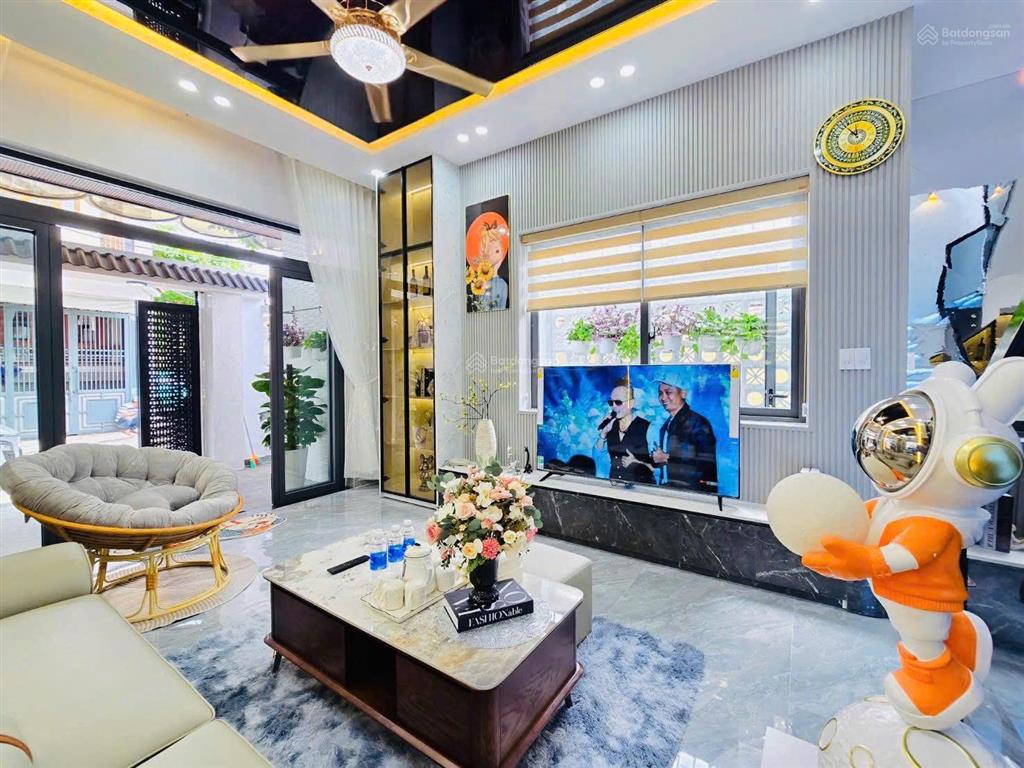 Nhà 3 tầng góc 2 mặt tiền. nội thất thiết kế hiện đại. 12ty45 làm việc trực tiếp chủ