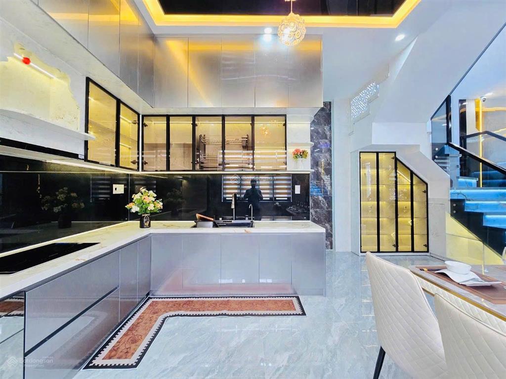 Nhà 3 tầng góc 2 mặt tiền. nội thất thiết kế hiện đại. 12ty45 làm việc trực tiếp chủ