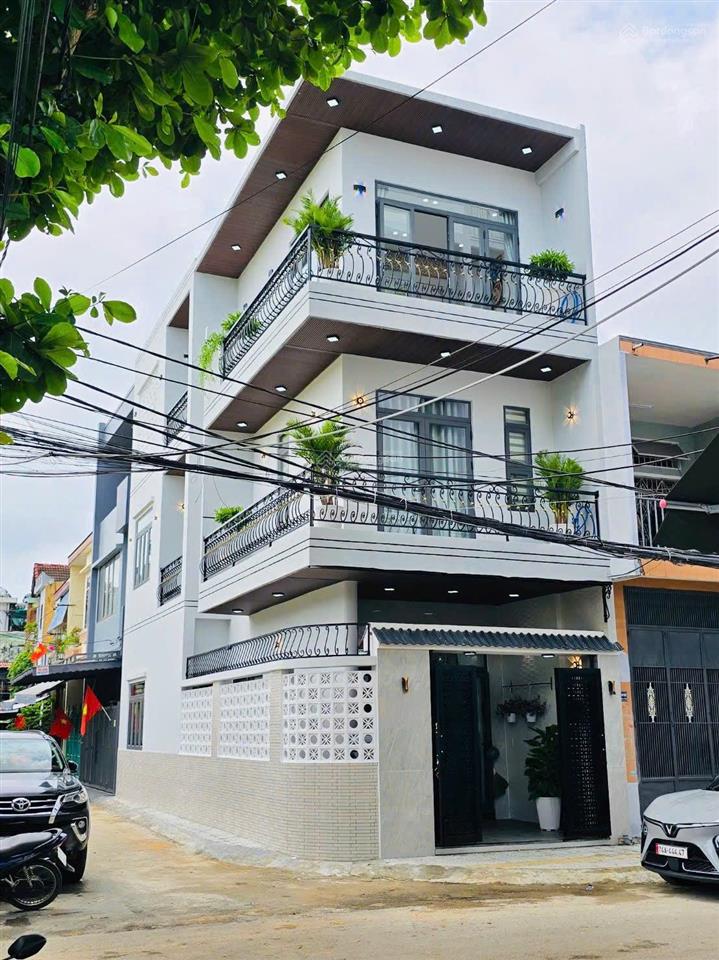 Nhà 3 tầng góc 2 mặt tiền. nội thất thiết kế hiện đại. 12ty45 làm việc trực tiếp chủ