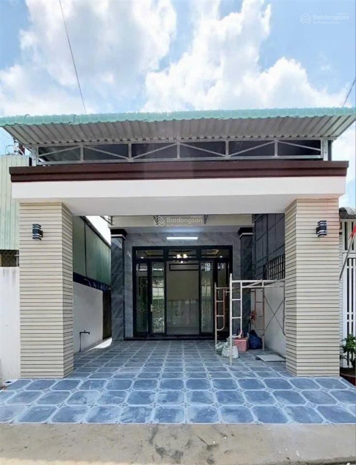 Cần bán gâp nhà, xã qui đức , hưng long , hcm