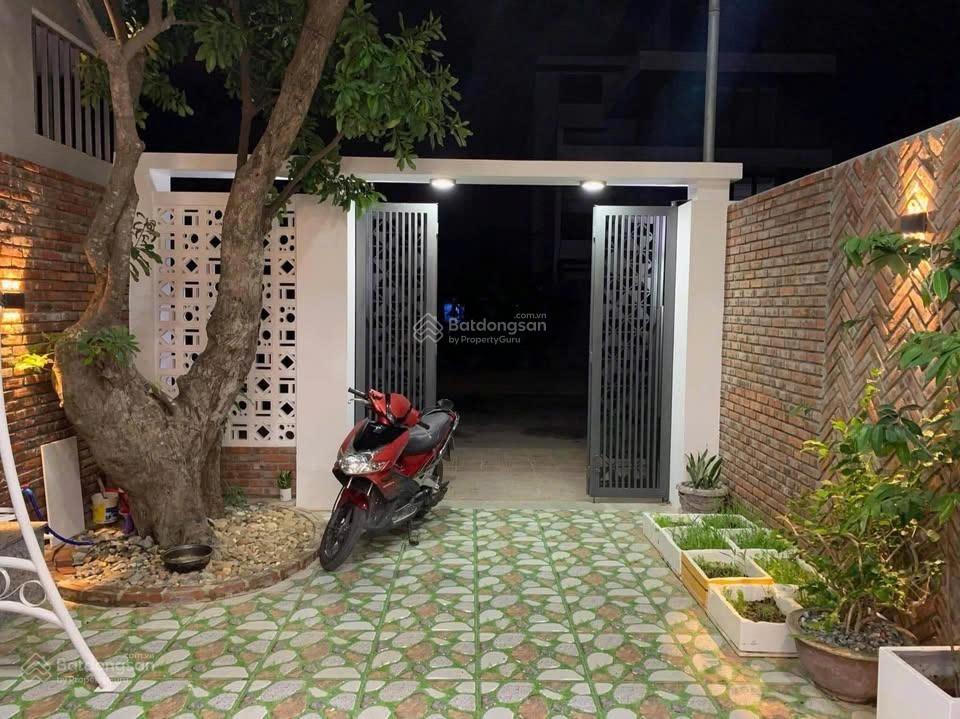 Chủ ngộp bank cần bán gấp nhà bình chánh