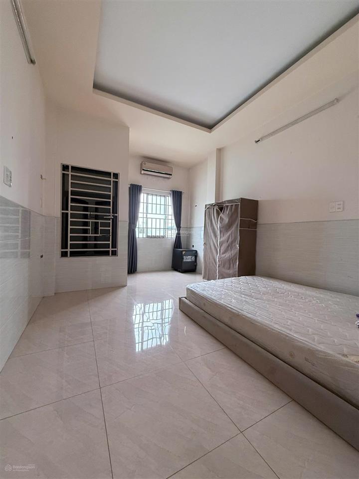 Cho thuê phòng ban công thoáng mát, full tiện nghi đường trường chinh, gần nhà thờ lạc quang