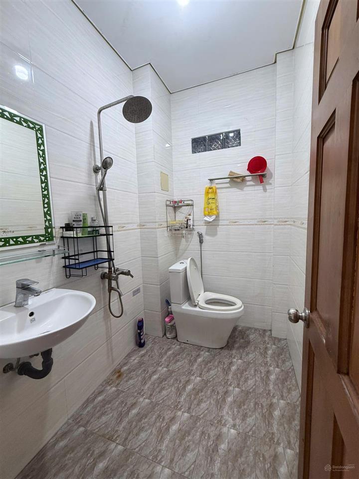 Cho thuê phòng ban công thoáng mát, full tiện nghi đường trường chinh, gần nhà thờ lạc quang