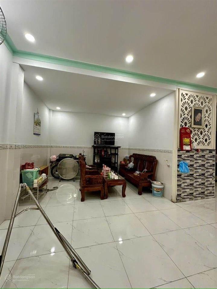 Nhà tên lửa  sát măt tiền đường  kế bên quạn 6 ngang khủng 7,2 chỉ 5 tỷ nhỉnh 0918 394 ***
