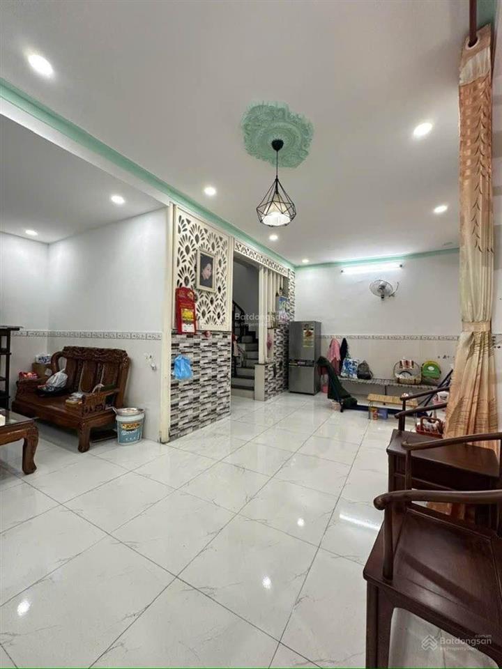 Nhà tên lửa  sát măt tiền đường  kế bên quạn 6 ngang khủng 7,2 chỉ 5 tỷ nhỉnh 0918 394 ***