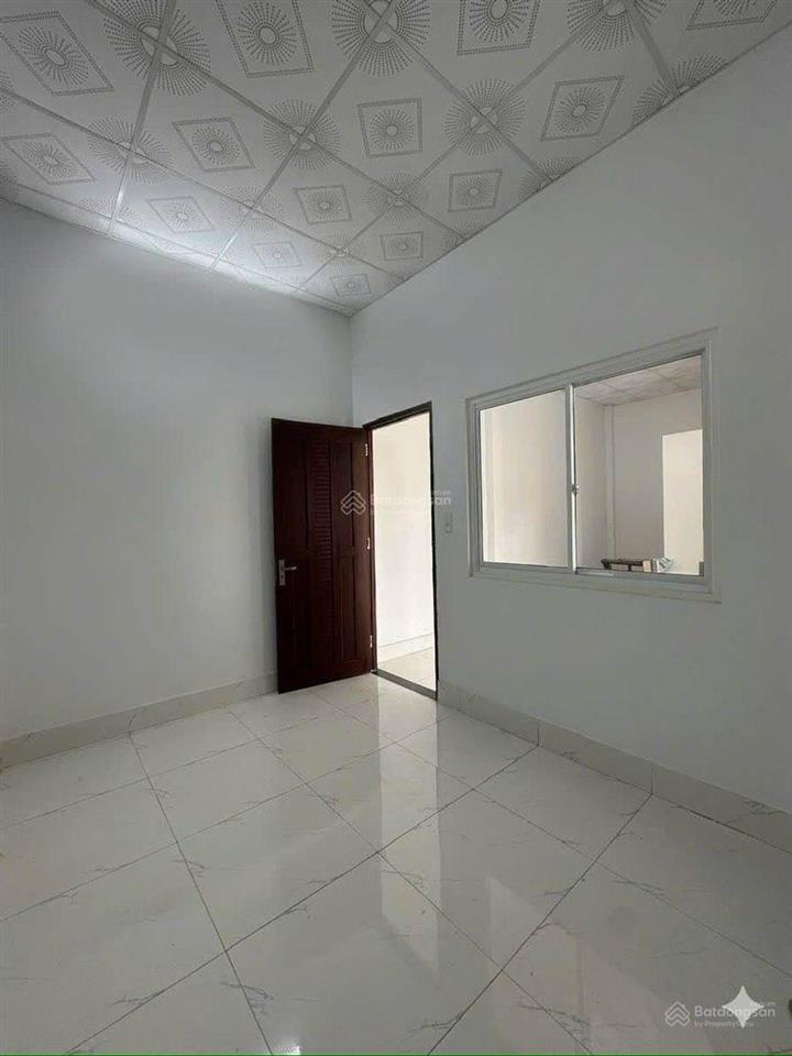 Nhà tên lửa  sát măt tiền đường  kế bên quạn 6 ngang khủng 7,2 chỉ 5 tỷ nhỉnh 0918 394 ***