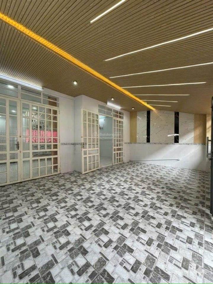 Nhà tên lửa  sát măt tiền đường  kế bên quạn 6 ngang khủng 7,2 chỉ 5 tỷ nhỉnh 0918 394 ***