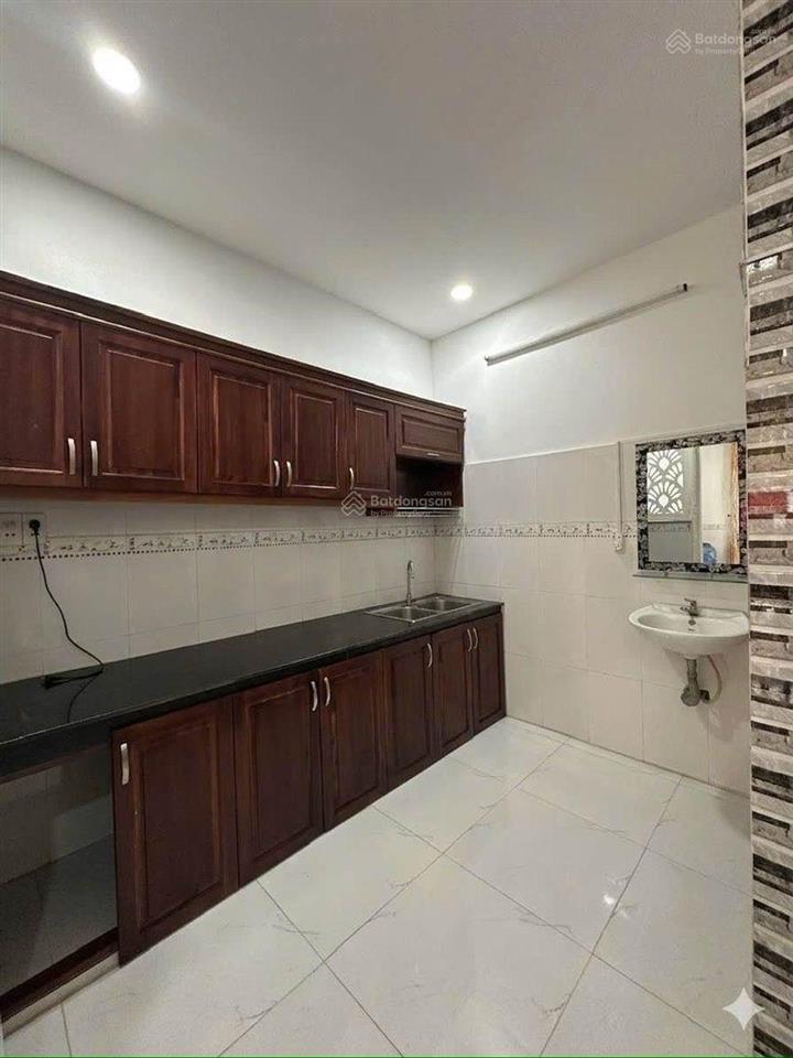 Nhà tên lửa  sát măt tiền đường  kế bên quạn 6 ngang khủng 7,2 chỉ 5 tỷ nhỉnh 0918 394 ***