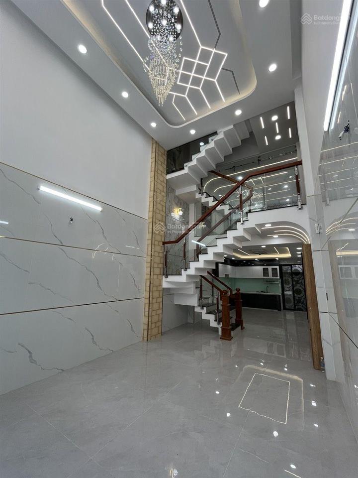Nhà 5 tầng sát khu tên lửa  aeon bình tân (5pn) hẻm xe hơi 8m khu phân lô nhà cao tầng