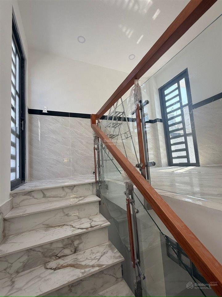 Nhà lê văn quới  4 xã (4x14m) hẻm xe hơi  shr hoàn công đủ sách vali vô ở ngay, 6.9 tỷ, 091839497