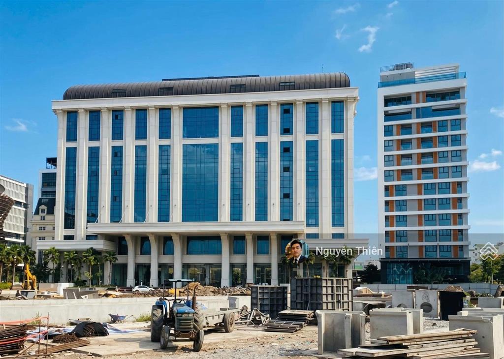 Cho thuê nhà mới nguyên căn  4 tầng  đặng thùy trâm, ngay cổng đh văn lang  giá 25tr/tháng