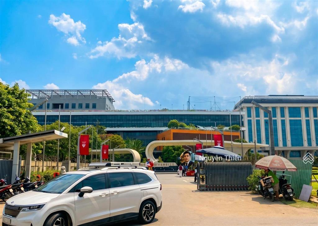 Cho thuê nhà mới nguyên căn  4 tầng  đặng thùy trâm, ngay cổng đh văn lang  giá 25tr/tháng