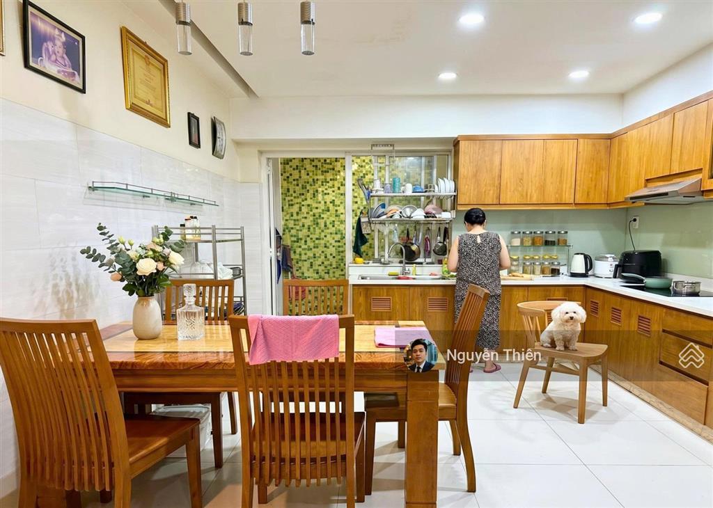 Cho thuê nhà mới nguyên căn  4 tầng  đặng thùy trâm, ngay cổng đh văn lang  giá 25tr/tháng