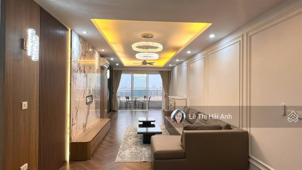 Em có căn 3pn  145m2  ban công đông bắc  thang máy riêng vào nhà  view công viên  115 tr/m2