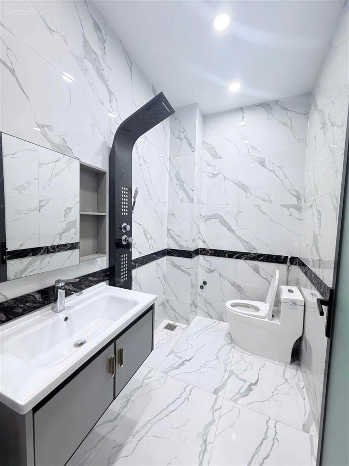 Nhà phố 2 lầu 4,5x17m mặt tiền đường nhựa nhánh lê thị hà gần chợ hóc môn