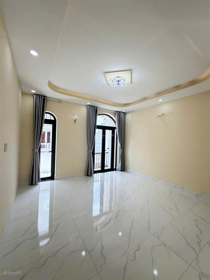 Nhà phố 2 lầu 4,5x17m mặt tiền đường nhựa nhánh lê thị hà gần chợ hóc môn