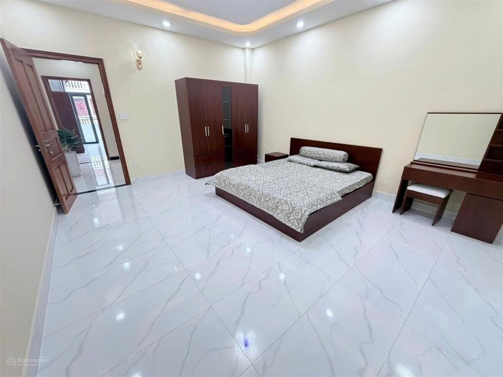 Nhà phố 2 lầu 4,5x17m mặt tiền đường nhựa nhánh lê thị hà gần chợ hóc môn