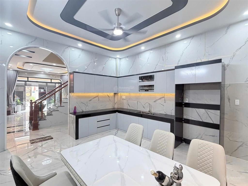 Nhà phố 2 lầu 4,5x17m mặt tiền đường nhựa nhánh lê thị hà gần chợ hóc môn