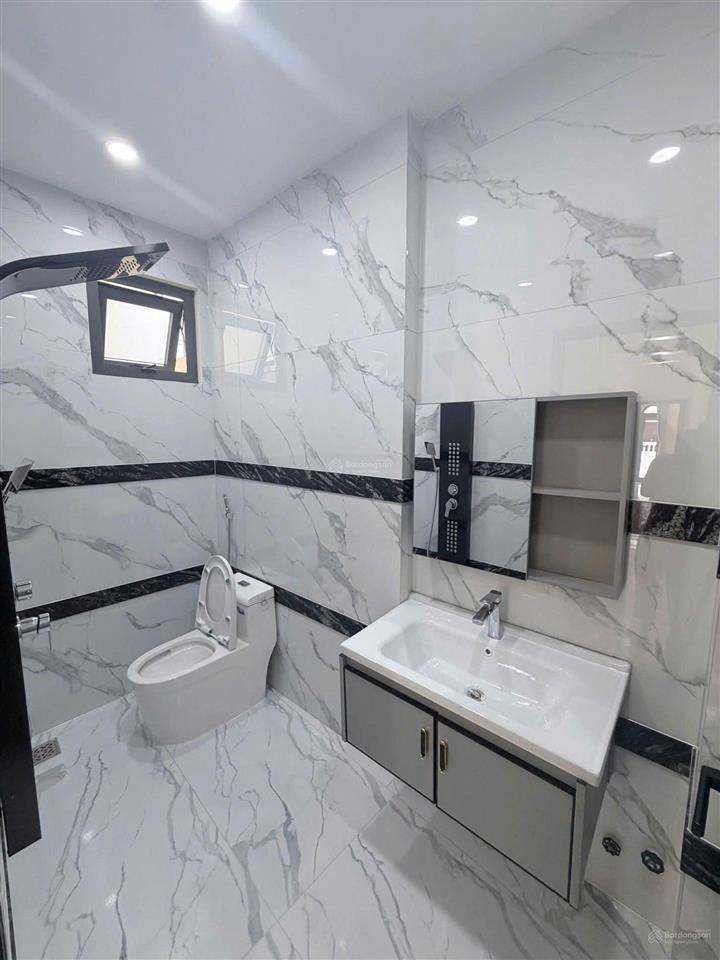 Nhà phố 2 lầu 4,5x17m mặt tiền đường nhựa nhánh lê thị hà gần chợ hóc môn