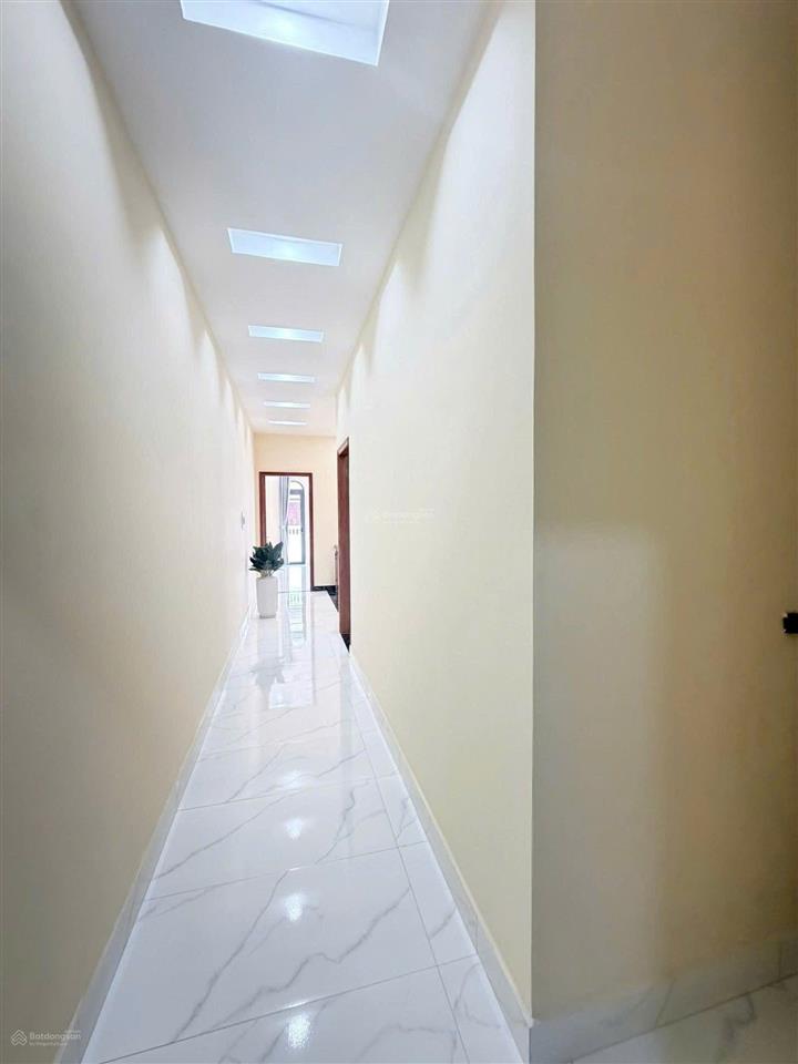 Nhà phố 2 lầu 4,5x17m mặt tiền đường nhựa nhánh lê thị hà gần chợ hóc môn