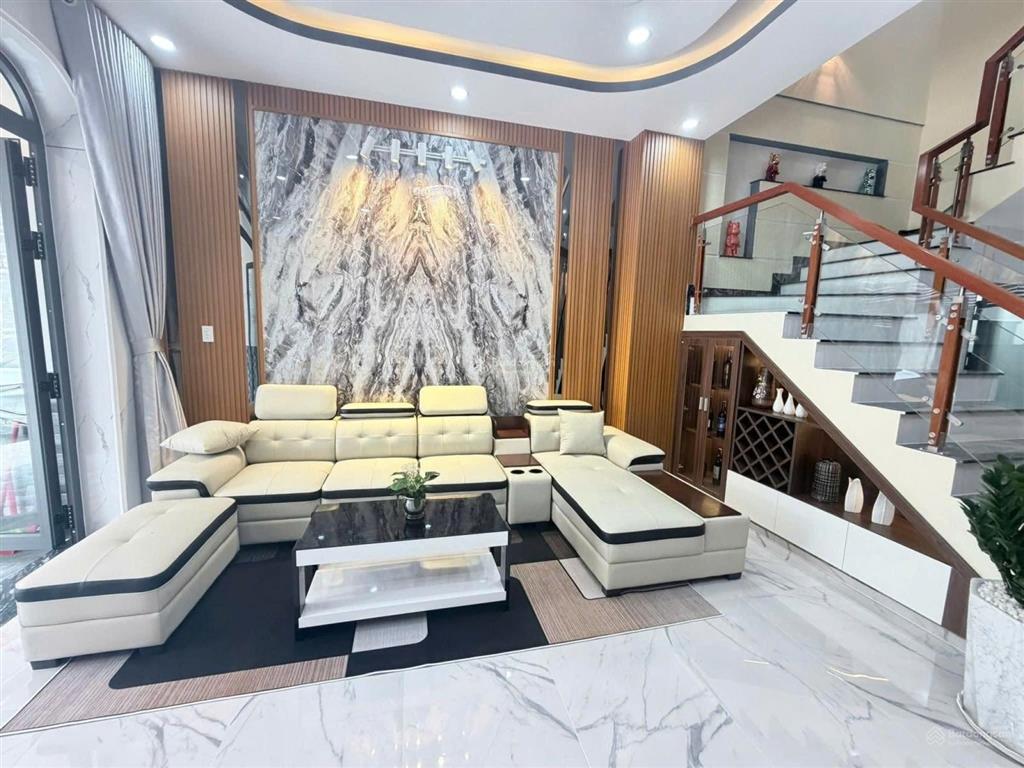 Nhà phố 2 lầu 4,5x17m mặt tiền đường nhựa nhánh lê thị hà gần chợ hóc môn