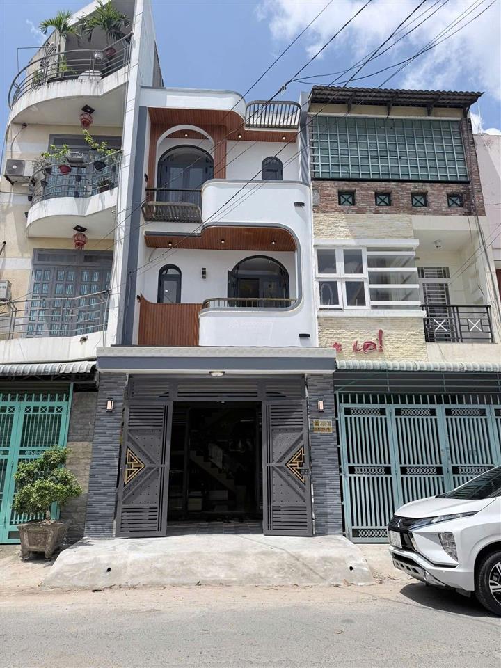 Nhà phố 2 lầu 4,5x17m mặt tiền đường nhựa nhánh lê thị hà gần chợ hóc môn