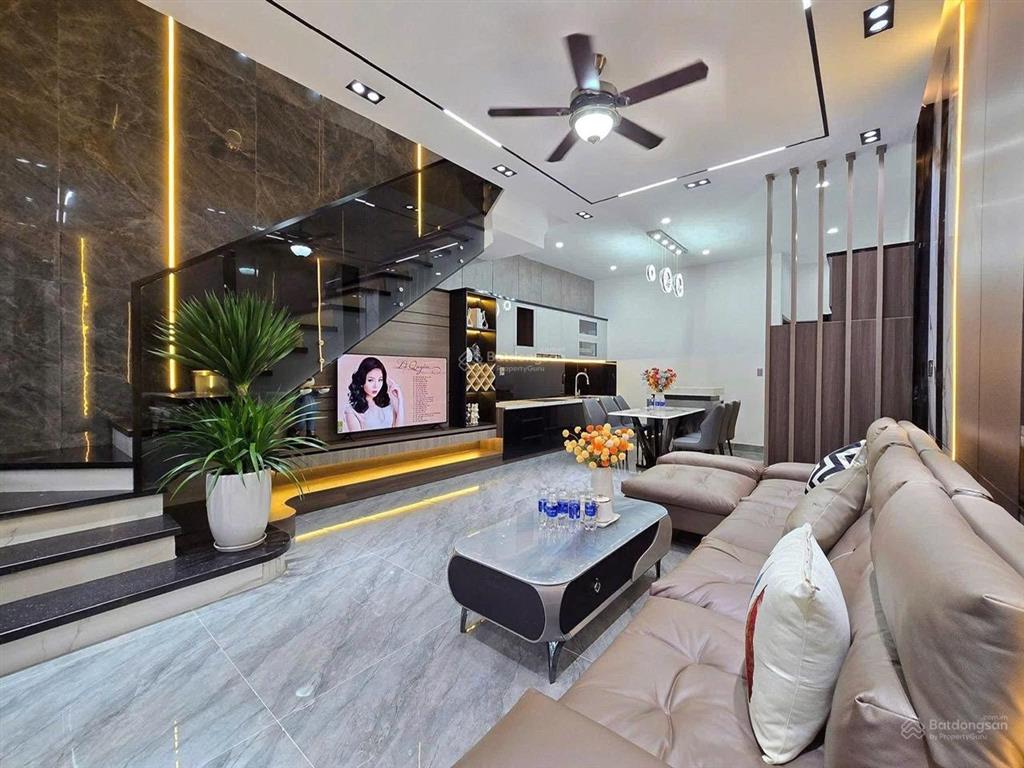 Chính chủ bán nhà 2 lầu (6mx20m) gần chợ phú lợi 2, đường trịnh quang nghị, giá 900 triệu. sổ riêng