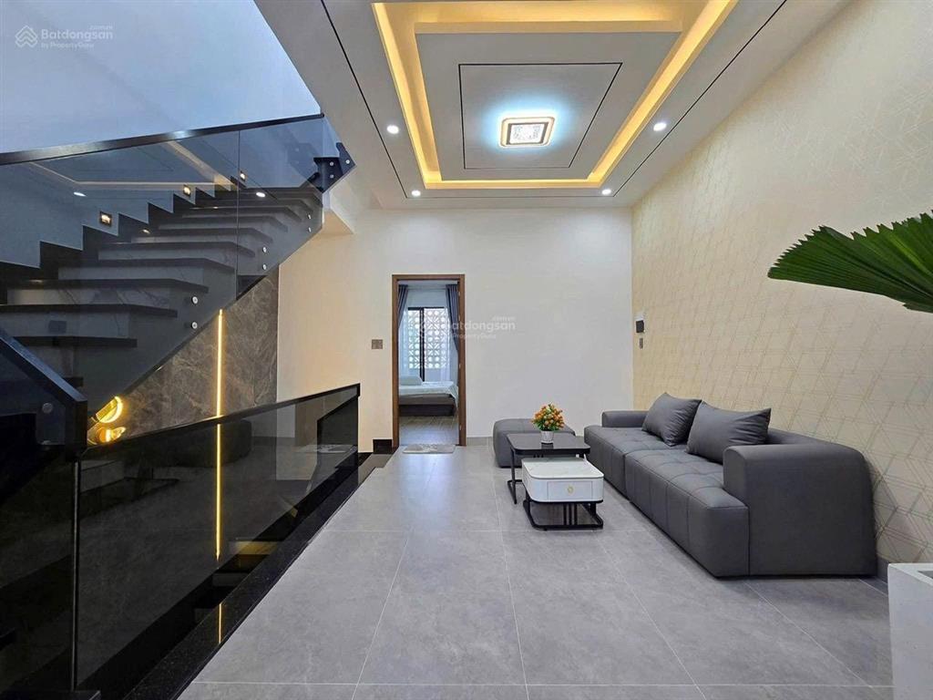 Chính chủ bán nhà 2 lầu (6mx20m) gần chợ phú lợi 2, đường trịnh quang nghị, giá 900 triệu. sổ riêng