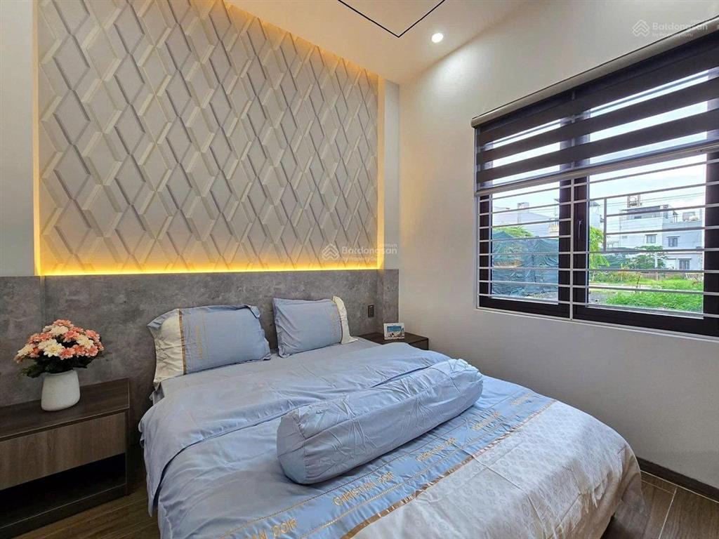 Chính chủ bán nhà 2 lầu (6mx20m) gần chợ phú lợi 2, đường trịnh quang nghị, giá 900 triệu. sổ riêng