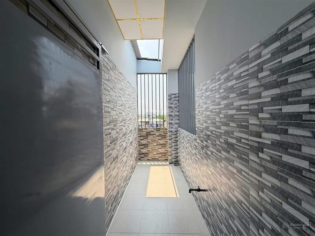 Cần bán nhà 2 lầu (5x24m) gần coôp hoà bình, giá 1ty086 triệu, đường hoà bình,quận tân phú sổriêng
