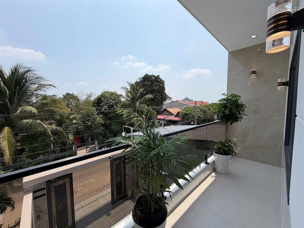 Cần bán nhà 2 lầu (5x24m) gần coôp hoà bình, giá 1ty086 triệu, đường hoà bình,quận tân phú sổriêng