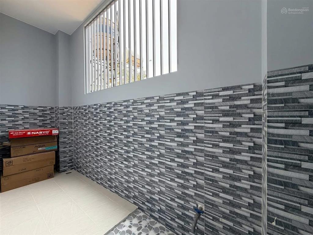 Cần bán nhà 2 lầu (5x24m) gần coôp hoà bình, giá 1ty086 triệu, đường hoà bình,quận tân phú sổriêng