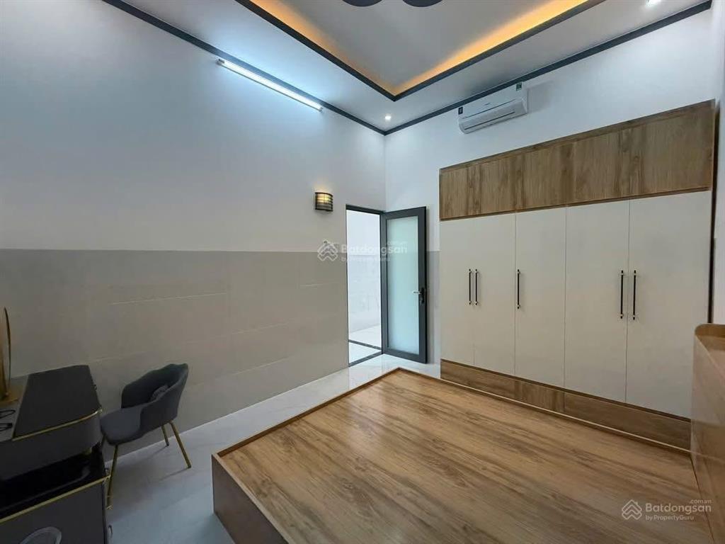 Cần bán nhà 2 lầu (5x24m) gần coôp hoà bình, giá 1ty086 triệu, đường hoà bình,quận tân phú sổriêng