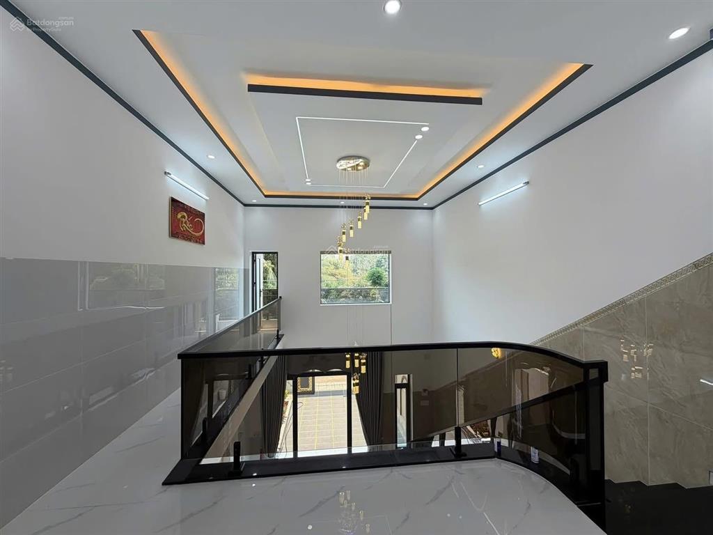 Cần bán nhà 2 lầu (5x24m) gần coôp hoà bình, giá 1ty086 triệu, đường hoà bình,quận tân phú sổriêng