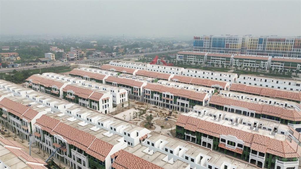 Chính chủ bàn nhà liền kề mặt đường lê công thanh 60m2 xây 4.5 tầng giá 4.7 tỷ. 0942 579 ***