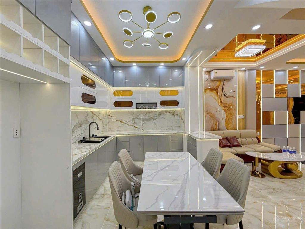 Bán nhà 5*12m, phú thuận, quận 7, giá 9,9 tỷ, 60m2 ngay phú mỹ hưng