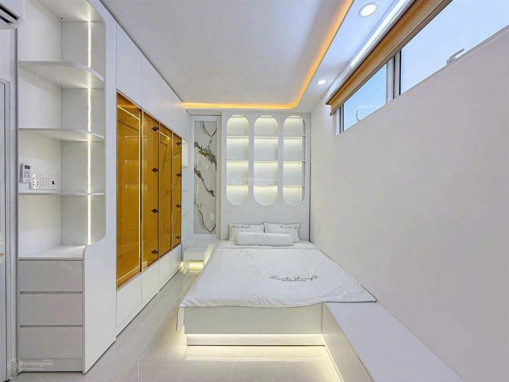 Bán nhà 5*12m, phú thuận, quận 7, giá 9,9 tỷ, 60m2 ngay phú mỹ hưng