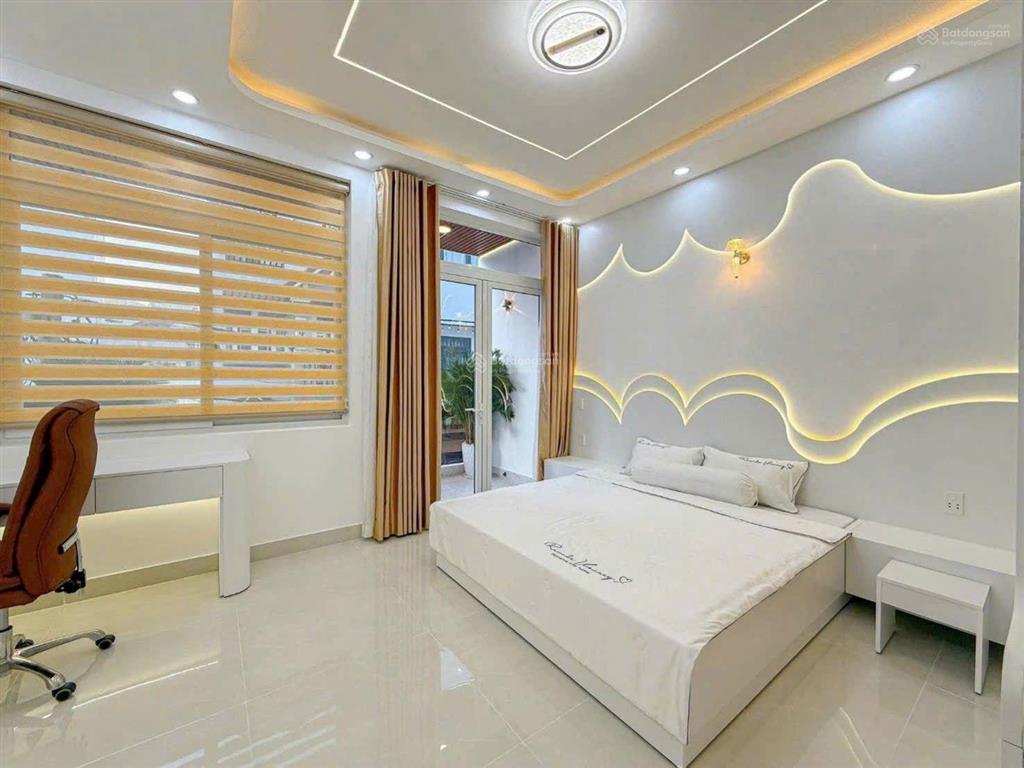 Bán nhà 5*12m, phú thuận, quận 7, giá 9,9 tỷ, 60m2 ngay phú mỹ hưng