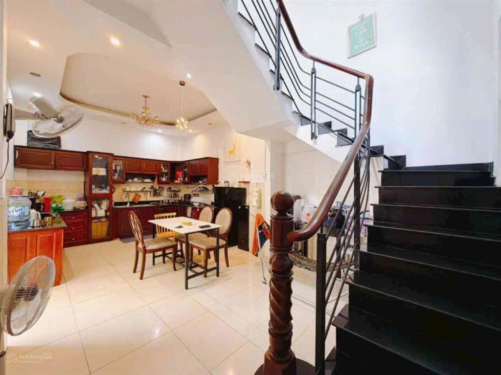 Bán nhà sát mặt tiền nguyễn thị thập q7, 135m2, hơn 10 tỷ