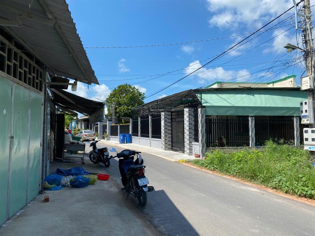 Chủ cắt lỗ bán nhanh lô đất 180m2 có thổ cư ngay sau chợ trảng bàng