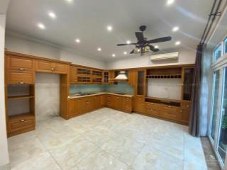 Cho thuê biệt thự splendora 210m2, sân vườn đẹp, nội thất cơ bản, nhà sạch đẹp, vào ở đc ngay, 25tr