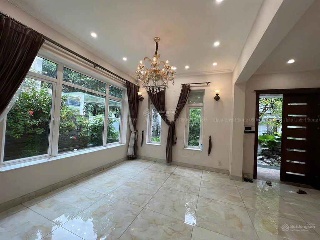 Cho thuê biệt thự splendora 210m2, sân vườn đẹp, nội thất cơ bản, nhà sạch đẹp, vào ở đc ngay, 25tr