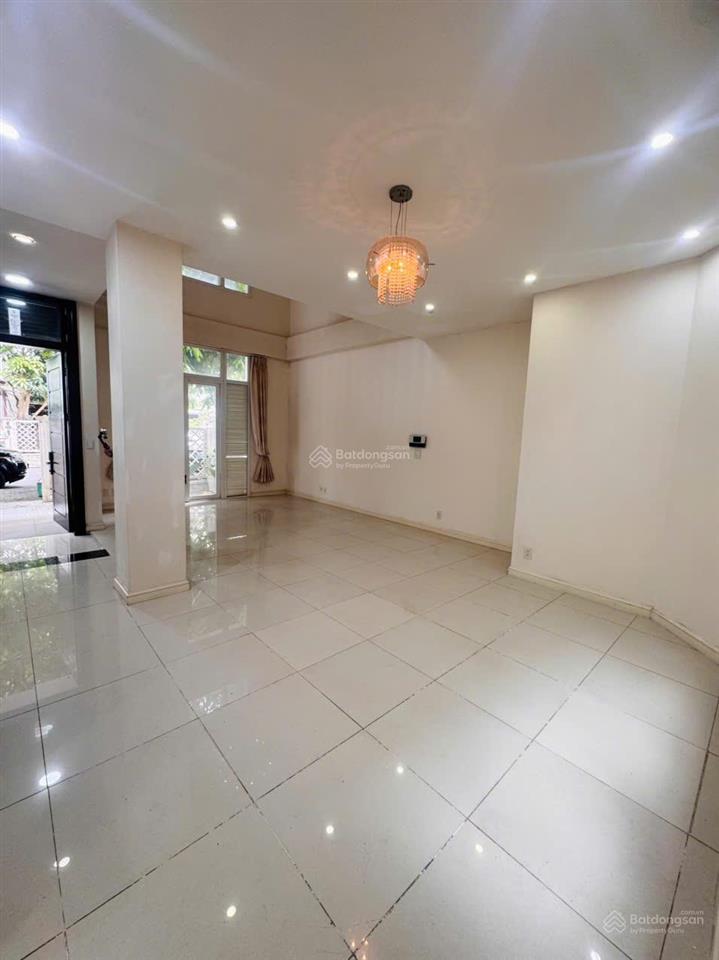 Cho thuê liền kề splendora 129m2, nội thất cơ bản, 18tr, nhà sạch đẹp, sân vườn cực rộng thoáng