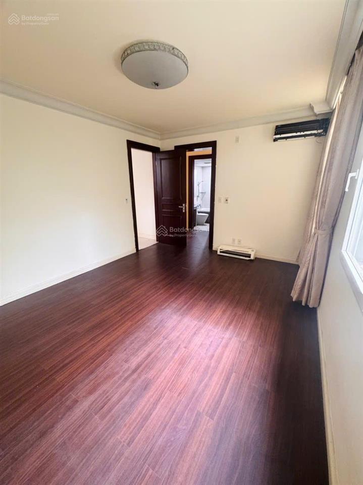 Cho thuê liền kề splendora 129m2, nội thất cơ bản, 18tr, nhà sạch đẹp, sân vườn cực rộng thoáng
