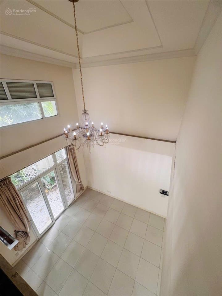 Cho thuê liền kề splendora 129m2, nội thất cơ bản, 18tr, nhà sạch đẹp, sân vườn cực rộng thoáng