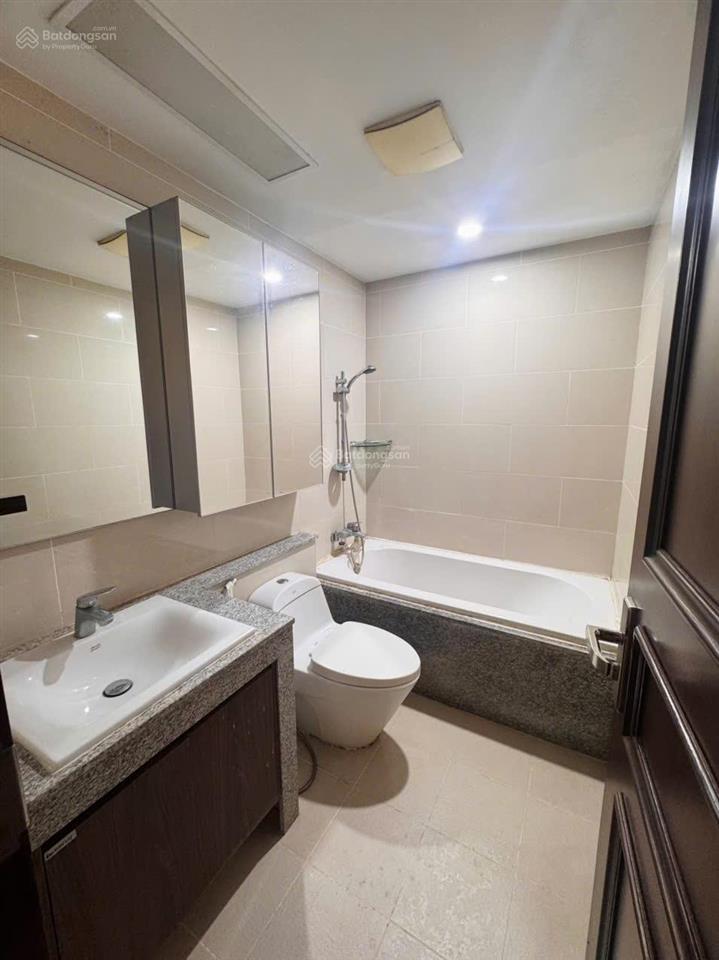 Cho thuê liền kề splendora 129m2, nội thất cơ bản, 18tr, nhà sạch đẹp, sân vườn cực rộng thoáng