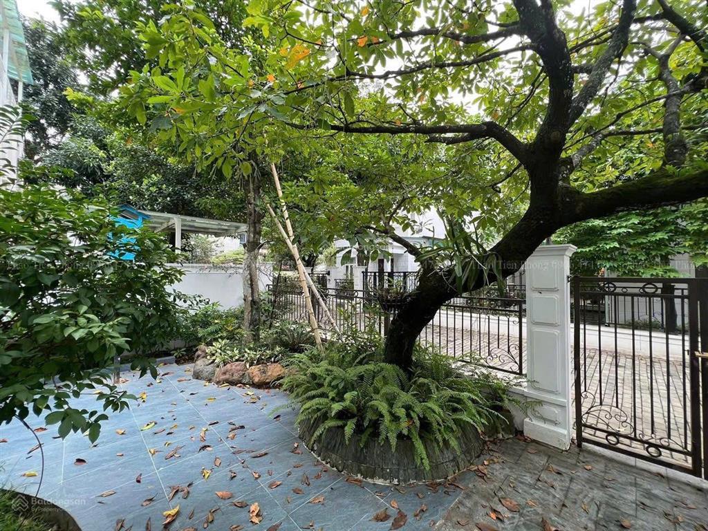 Cho thuê biệt thự splendora, 210m2, full đồ mới, nhà mới sơn, 25tr/th, sân vườn đẹp thoáng