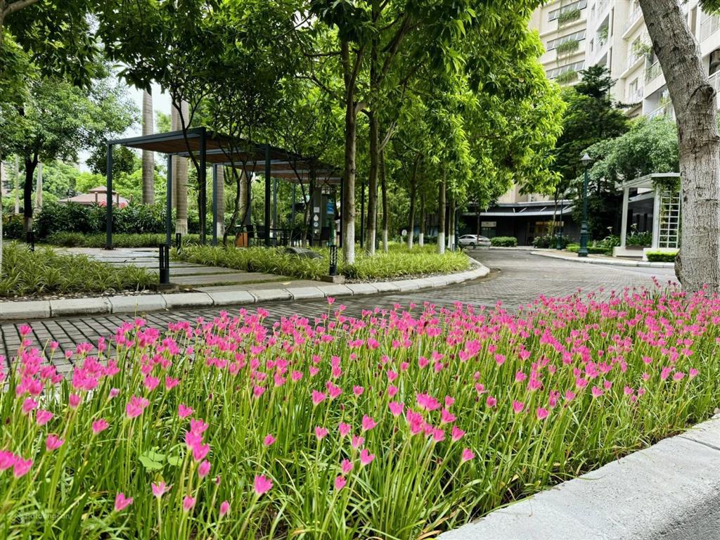 Bán biệt thự đơn lập bt5 splendora 270m2, nhà thô, sổ đỏ, 230tr/m2, vị trí đẹp.