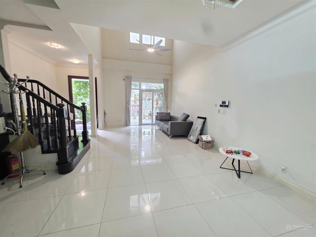 Cho thuê liền kề splendora 126m2 4pn nhà gần đủ đồ, 18tr/th, nhà thoáng sạch